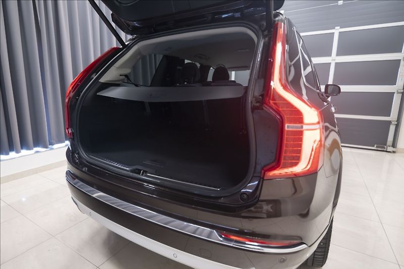 Volvo XC90 2,0 B5 AWD INSCRIPTION 7 MÍST - fotka 44 z 47