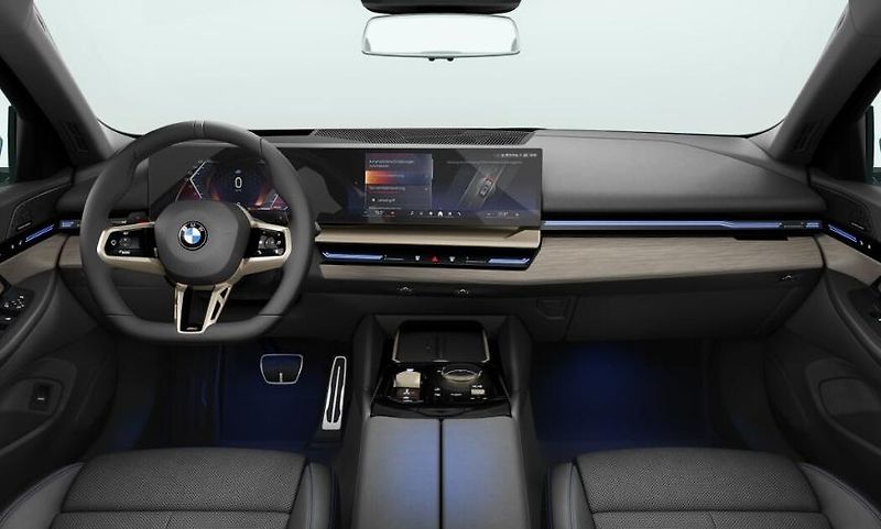 BMW Řada 5 520d xDrive Touring M-Sport - fotka 6 z 7