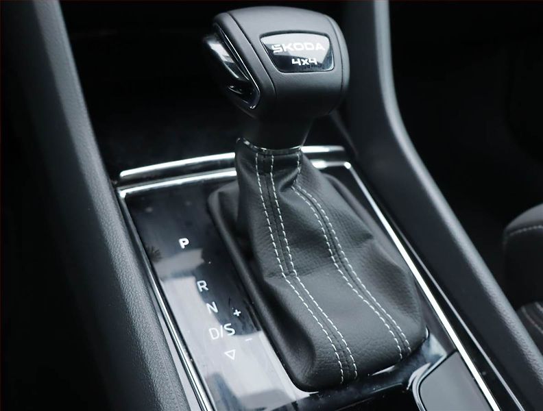 Škoda Karoq (2024) Sportline 2.0 TDI - fotka 13 z 27