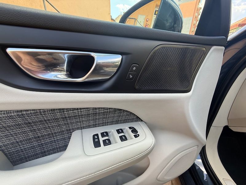 Volvo V60 (2018) D4 Momentum - Automat - 140 kW - fotka 14 z 28