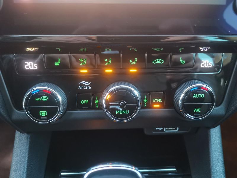 Škoda Octavia 2,0TDI DSG 110kW ACC STYLEPLUS - fotka 67 z 87