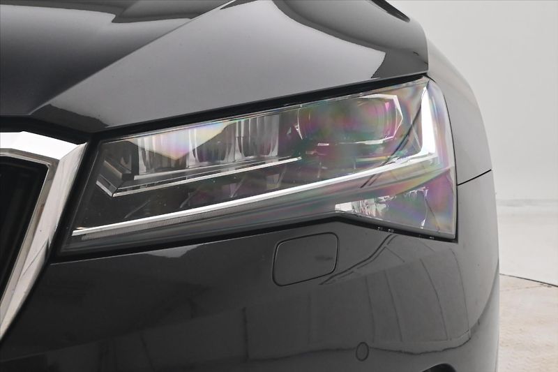 Škoda Superb 2,0 TDI 110 kW DSG Style Záruk - fotka 30 z 32
