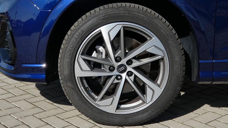 Audi Q3 Sportback 40 TFSI quattro S li - fotka 23 z 23