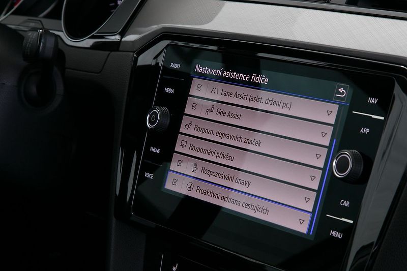 Volkswagen Passat 2.0TDI 110kW DSG IQ ACC Tažné - fotka 22 z 29