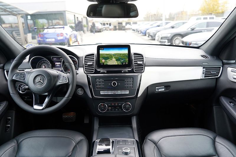 Mercedes-Benz GLS 350d 4Matic, ČR, 7 míst - fotka 30 z 50