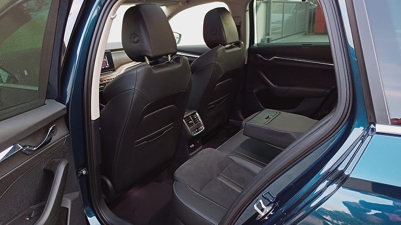 Škoda Octavia SCOUT TSI 4x4-WEBA-PANO-HUD-TZ - fotka 11 z 50