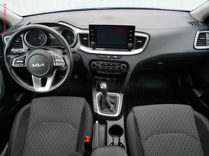 Kia Ceed (2024) 1.5 TGDi, 1.maj,ČR, AC - fotka 8 z 25