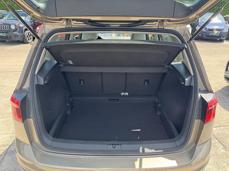 Volkswagen Golf Sportsvan - fotka 10 z 13