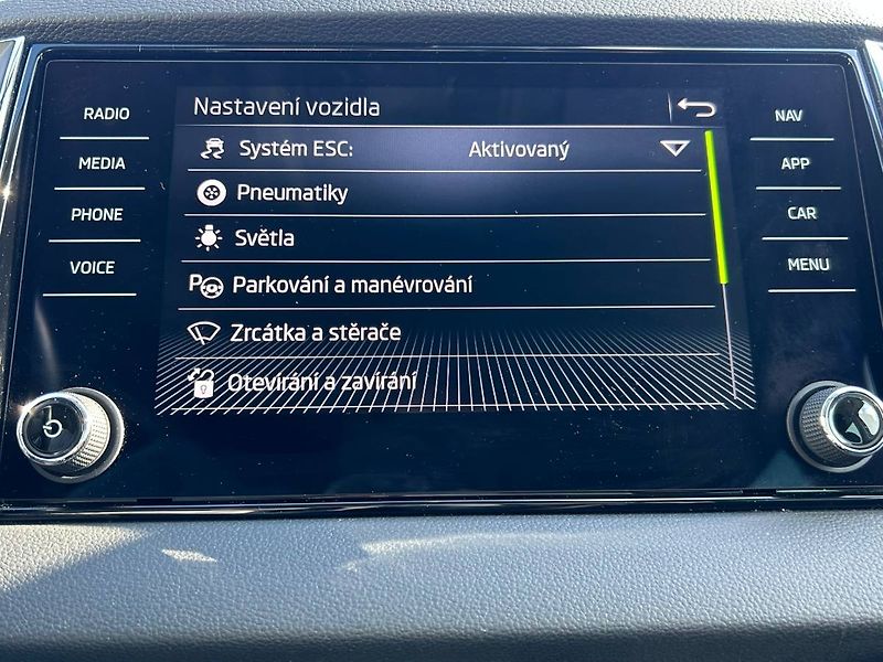 Škoda Karoq (2023) 1.5 TSI 110kW LED manuál - fotka 15 z 35