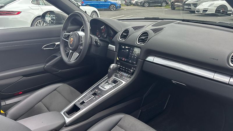 Porsche Boxster 718 - fotka 22 z 29