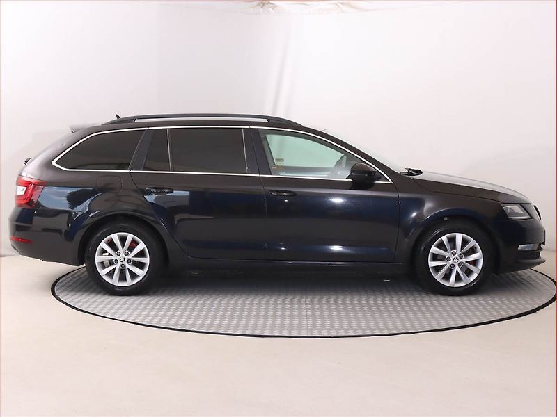 Škoda Octavia (2019) 1.6 TDI, Automat, Navi - fotka 6 z 20