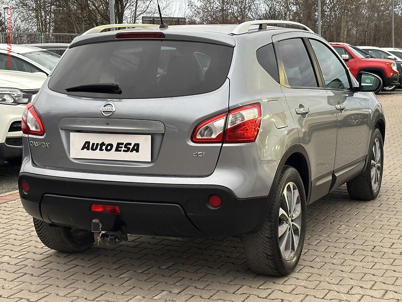 Nissan Qashqai (2010) 2.0dCi, Tekna, TZ, panor - fotka 4 z 20