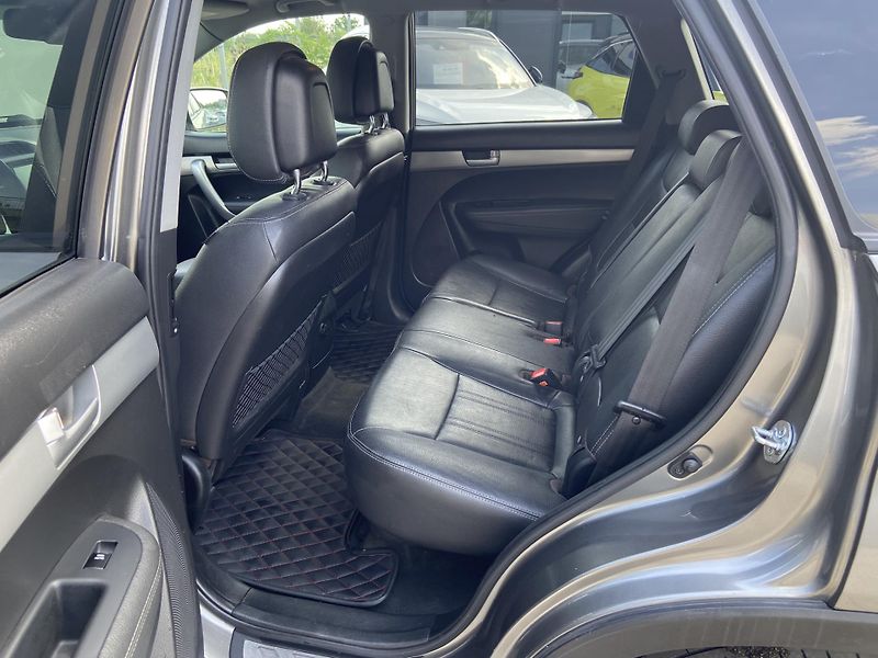 Kia Sorento 2.2 CRDI 145kW AWD AT Premium - fotka 11 z 23
