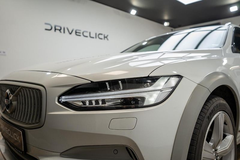 Volvo V90 Cross Country 2.0 140 kW - fotka 33 z 39