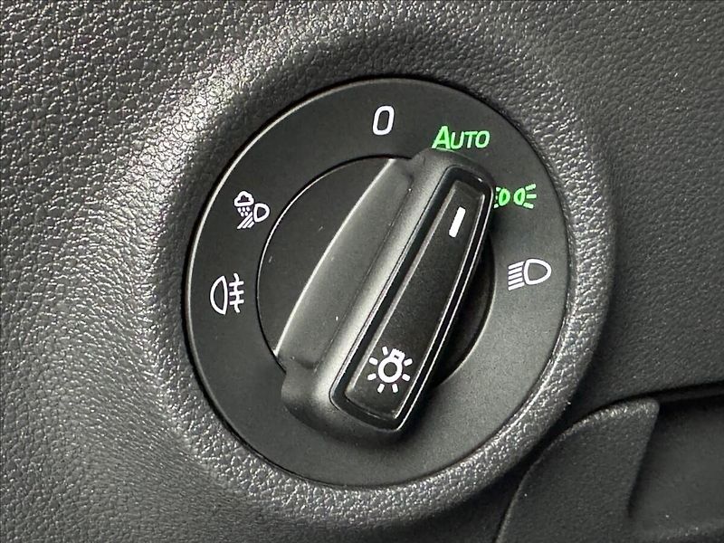 Škoda Karoq 2,0 TDi  DSG 4x4 Sportline LED - fotka 22 z 44