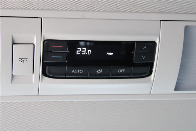 Volkswagen Multivan 2,0 TDI  1MAJ,7MÍST,AT,4x4,DPH - fotka 32 z 40