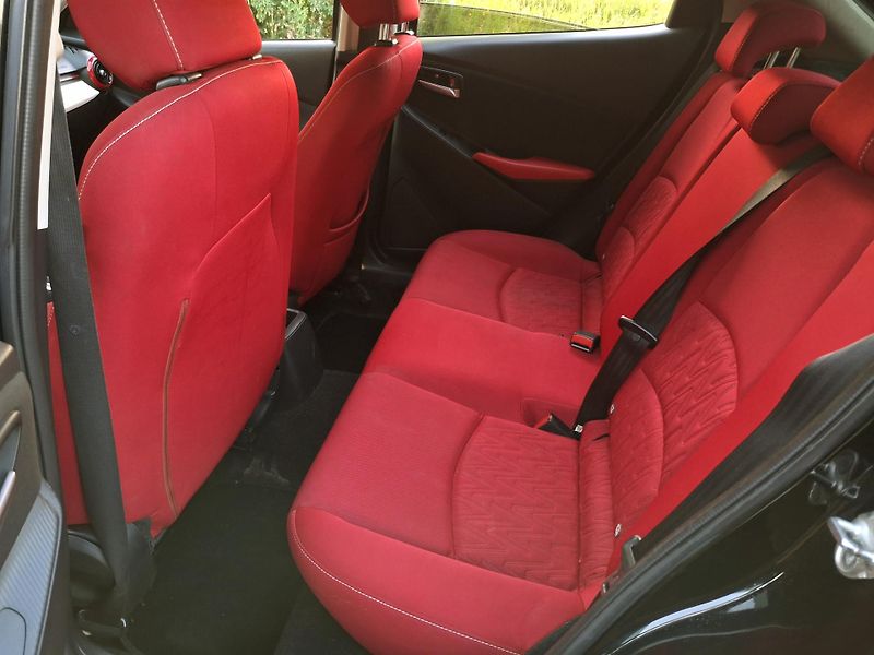 Mazda 2 1.5 benzin  - fotka 24 z 41