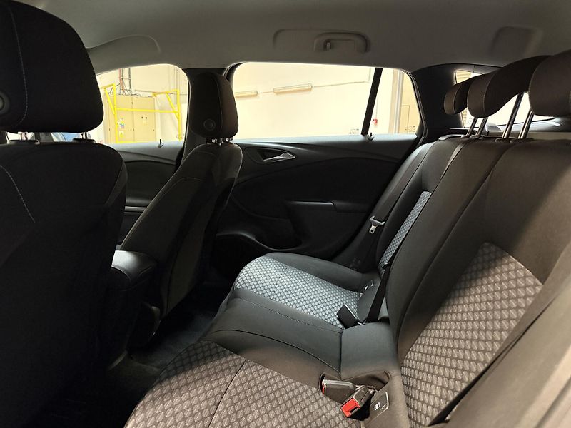 Opel Astra 1.5 CDTi 90kW Edition ST S/S - fotka 11 z 13