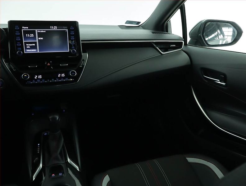 Toyota Corolla (2020) 1.8 Hybrid - fotka 8 z 16