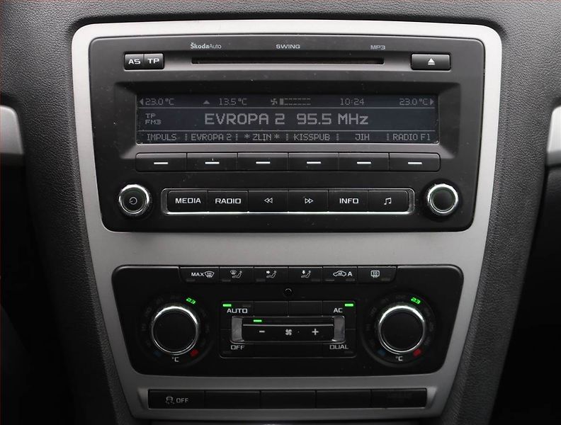 Škoda Octavia (2012) Ambition 1.6 TDI, Tempomat - fotka 12 z 19
