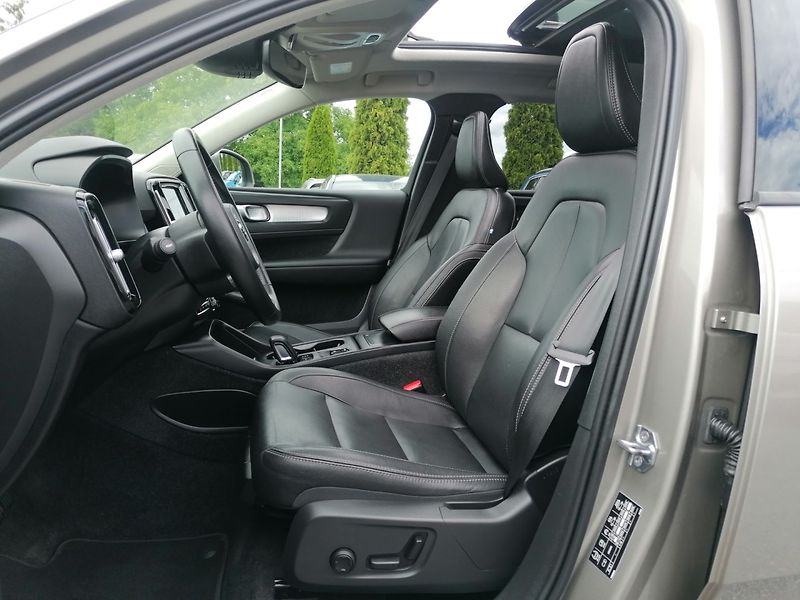 Volvo XC40 (2020) T3 Panorama,Kůže,Winter Paket - fotka 9 z 35