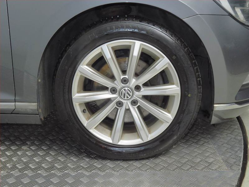 Volkswagen Passat (2015) 2.0 TDI, Automat, Kůže, Navi - fotka 15 z 21