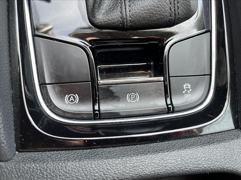 Škoda Karoq 2,0 TDi 110 4x4 DSG TAŽNÉ -DPH - fotka 24 z 46
