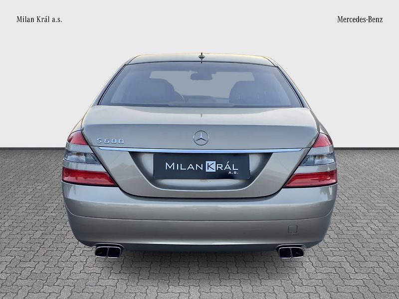 Mercedes-Benz Třídy S S 600 V12 - fotka 4 z 28