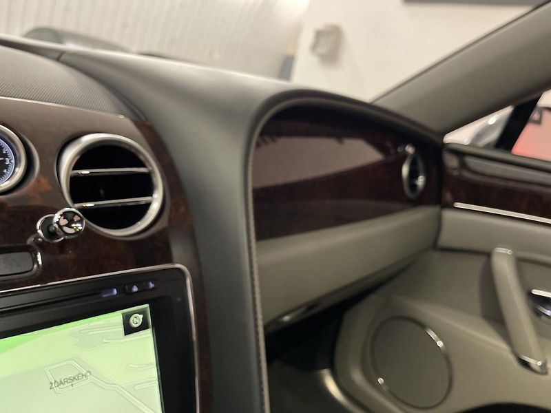 Bentley Flying Spur (2016) 6.0 625 PS  W12 - fotka 66 z 81
