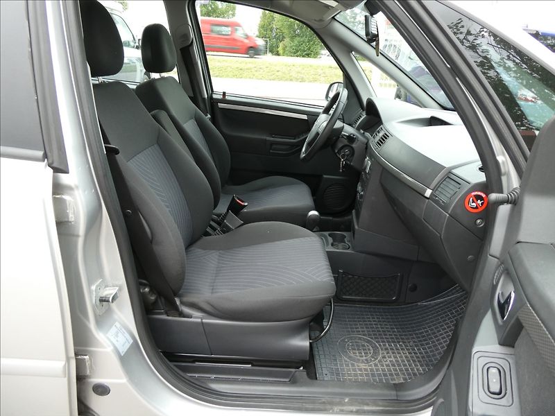 Opel Meriva 1,6 i 77kW AUTOMAT, klima - fotka 15 z 24