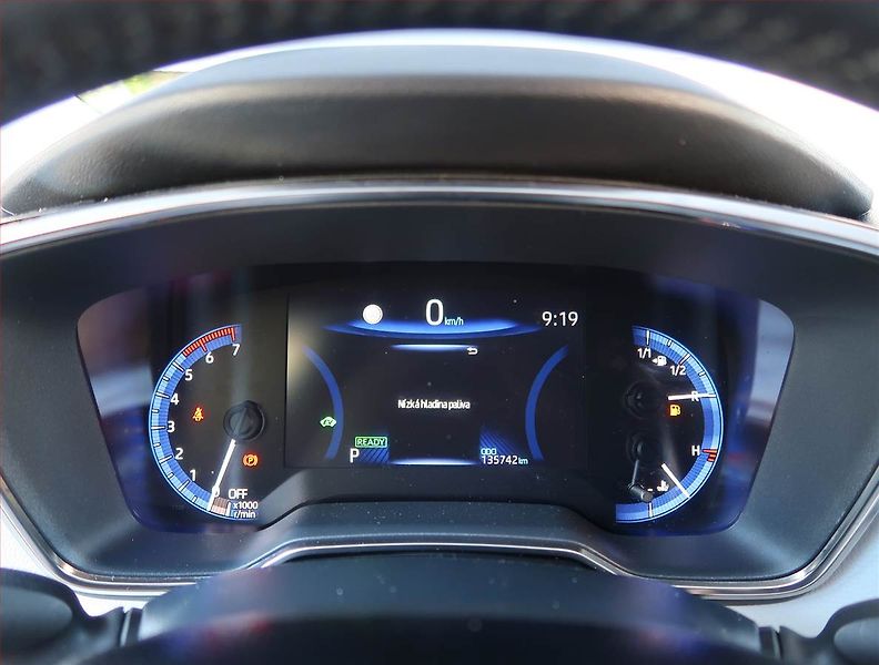 Toyota Corolla (2020) 1.8 Hybrid - fotka 11 z 22