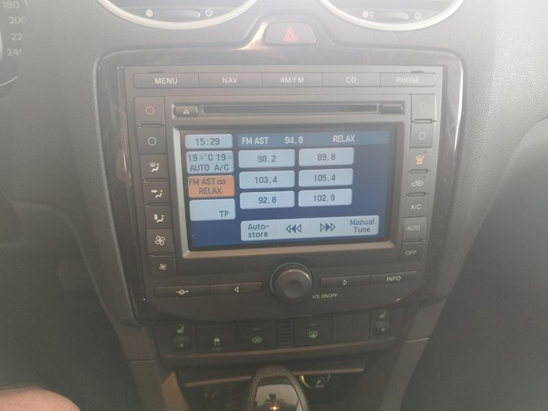 Ford Focus (2006) 2,0i,107KW,AUTOMAT,XEN,ALU,NAV - fotka 25 z 36