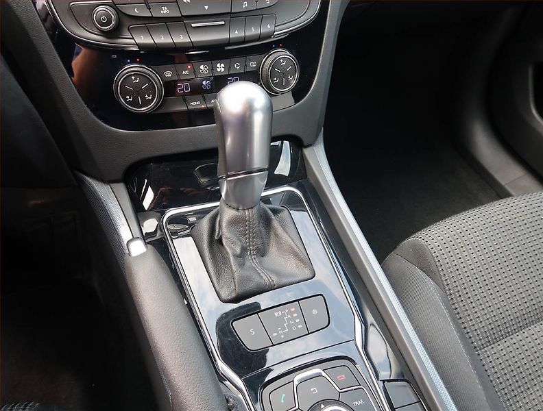 Peugeot 508 (2014) 2.0 HDi, Automat, Navi, Xenony - fotka 13 z 22