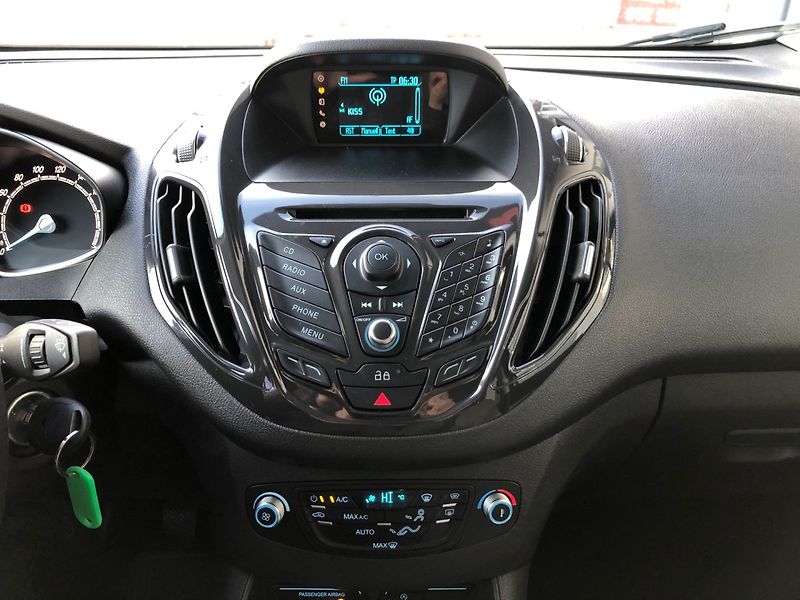 Ford Tourneo Courier (2014) 1.0 EcoBoost - fotka 17 z 28