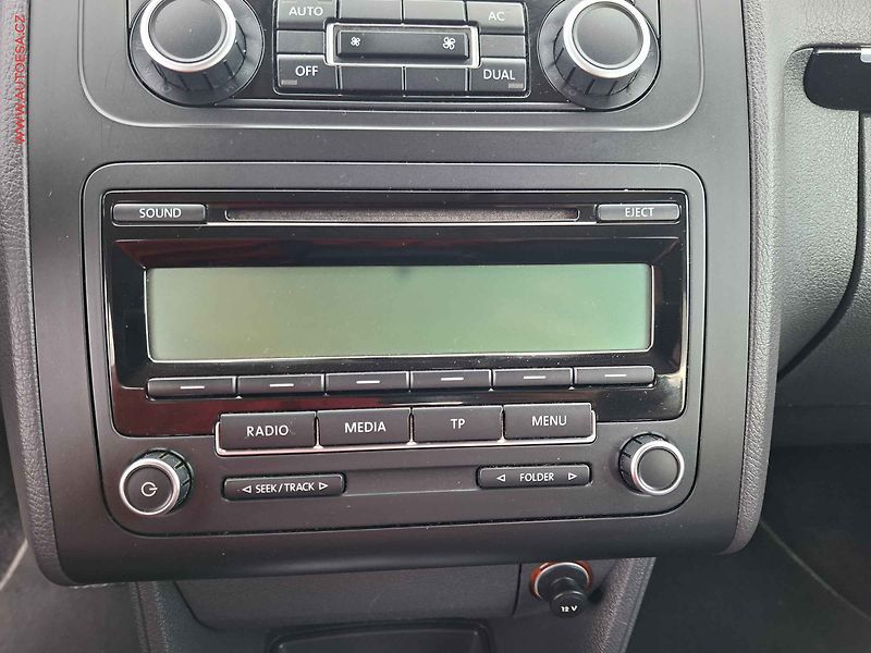 Volkswagen Touran (2010) 1.6 TDi, Comfortline, DSG - fotka 14 z 16