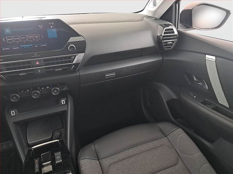 Citroën C4 (2023) Feel 1.2 PureTech, Automat - fotka 8 z 17