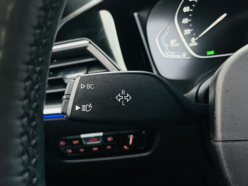 BMW Řada 3 320d XDRIVE M-PAKET VÝHŘEV - fotka 47 z 59