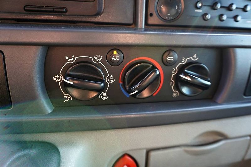 Renault Master (2005) 2,5 DCI 84 kW - fotka 22 z 26