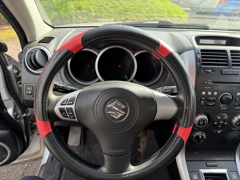 Suzuki Grand Vitara 2.0i 4x4,AC - fotka 19 z 21