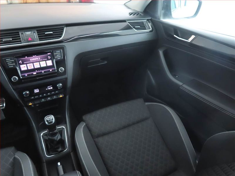Škoda Rapid (2017) Style 1.0 TSI, Xenony - fotka 8 z 15