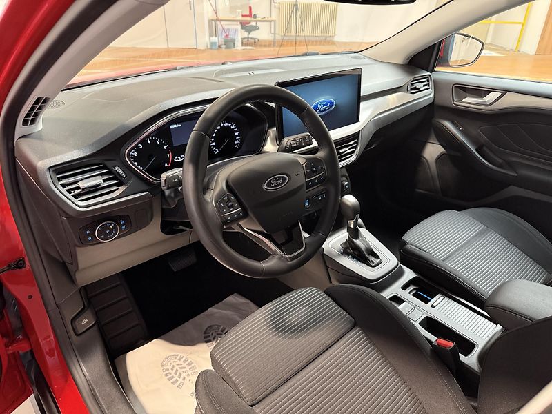 Ford Focus 1.0 EcoBoost mHEV 114kW Titani - fotka 5 z 13