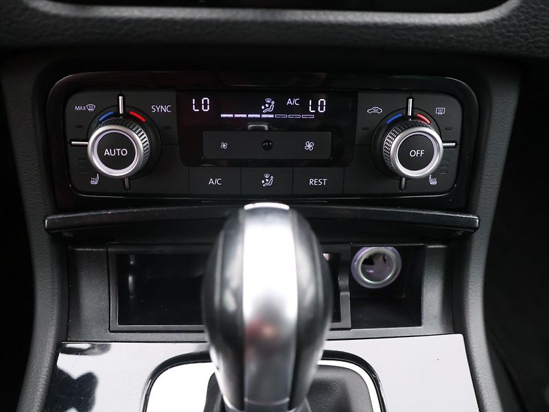 Volkswagen Touareg 3,0 TDI V6 193kW 4x4 Tažné - fotka 23 z 34