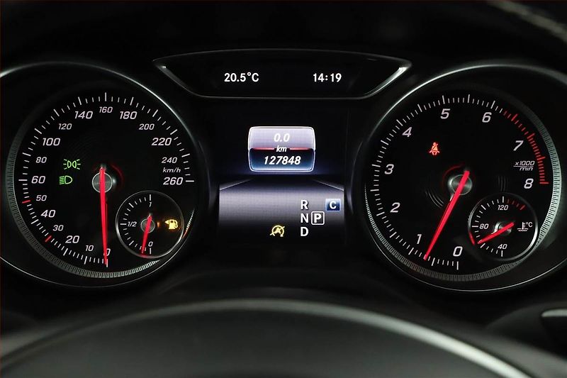 Mercedes-Benz GLA (2017) 180, Automat, Kůže, Navi - fotka 8 z 20