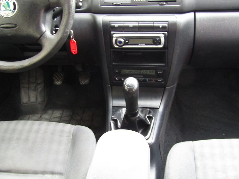 Škoda Octavia (2008) 1.9 TDI 74kW BEZ KOROZE - fotka 17 z 35