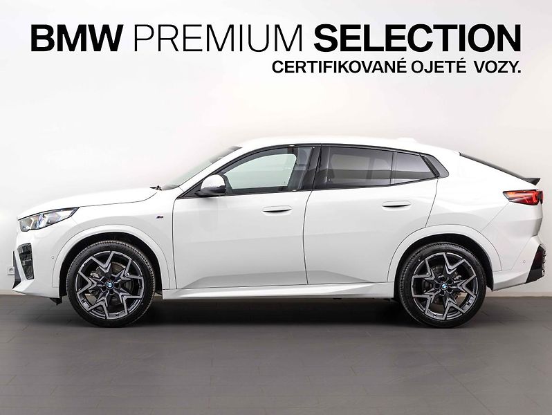 BMW X2 sDrive20i - fotka 2 z 22