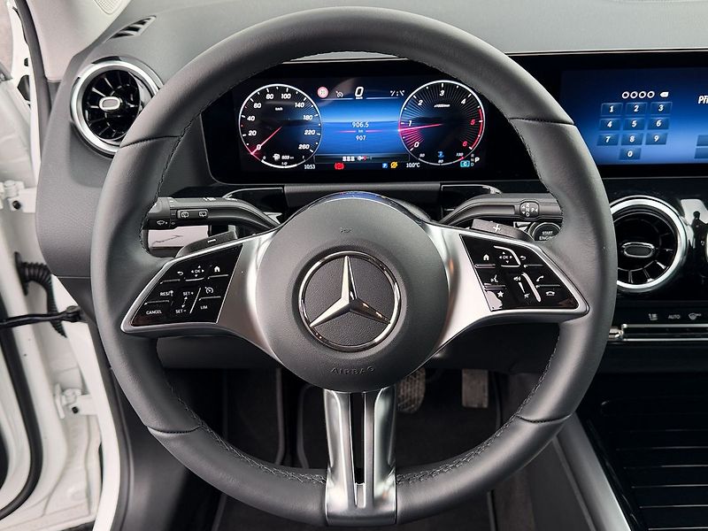 Mercedes-Benz GLA 180 d - fotka 18 z 30