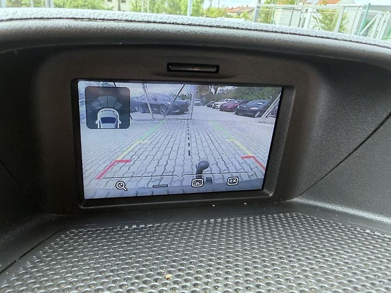 Ford Transit Custom 2.0 TDCi 96 kW 6 míst - fotka 14 z 20