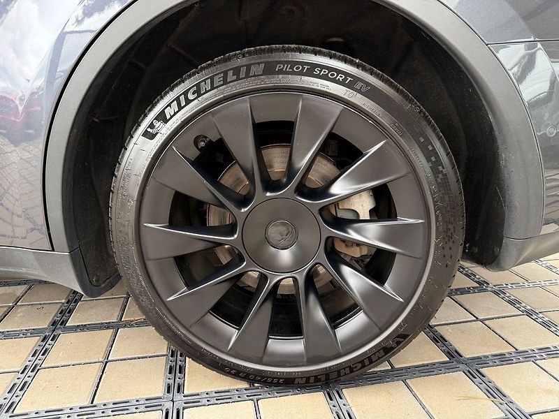 Tesla Model Y Long Range AWD 20´ - fotka 7 z 40
