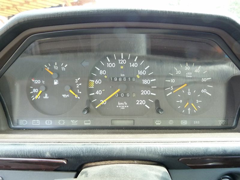 Mercedes-Benz 124 250 D - fotka 13 z 29