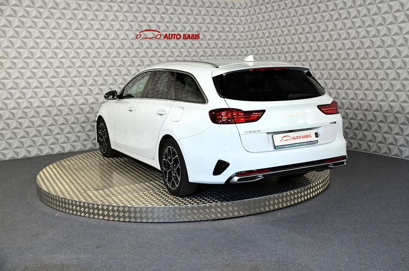 Kia Ceed (2023) SW 1.5TGDI 118 GT Line AT - fotka 7 z 15